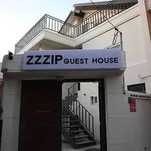 Hostel Zzzip In Hongdae